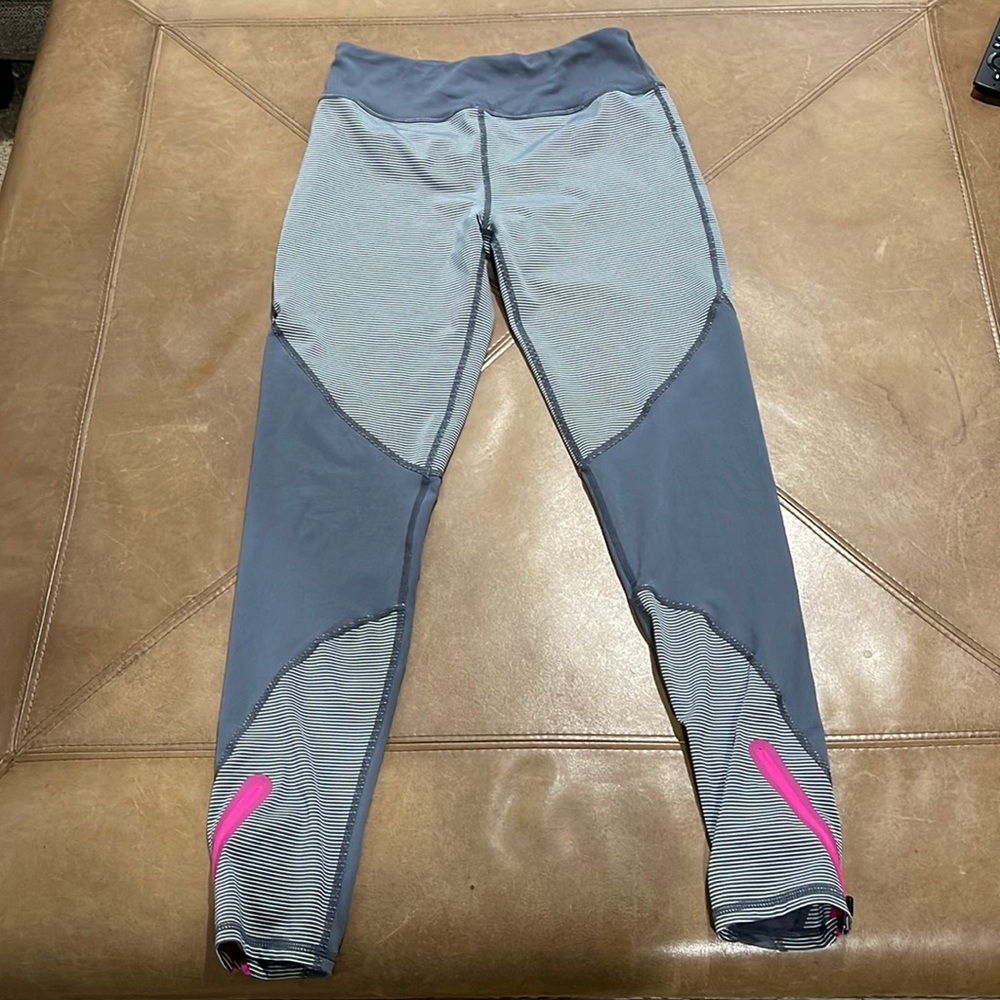 Zella leggings Grey and white with pink zippers at the ankles
